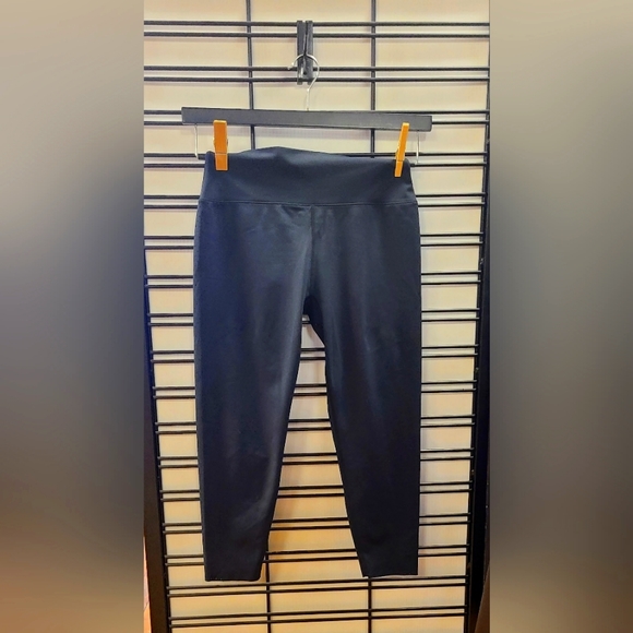 BuffBunny Crop Laser Cut-out Leggings - Picture 1 of 5